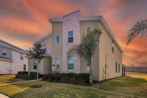 House in Davenport, Florida 9 bedrooms, 405.98 sq.m. № 2121650 - photo 6