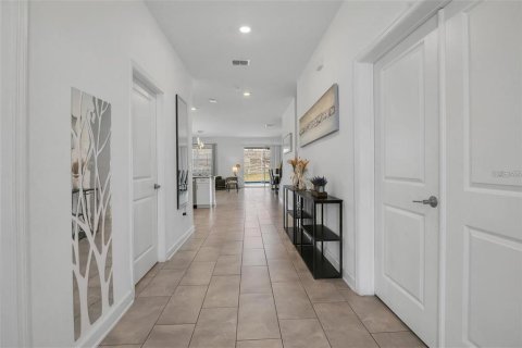 House in Davenport, Florida 9 bedrooms, 405.98 sq.m. № 2121650 - photo 8