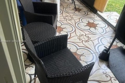 House in Coconut Creek, Florida 1 bedroom, 141.86 sq.m. № 2031738 - photo 7