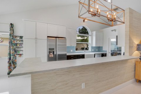 House in West Palm Beach, Florida 3 bedrooms, 203.73 sq.m. № 2186529 - photo 13