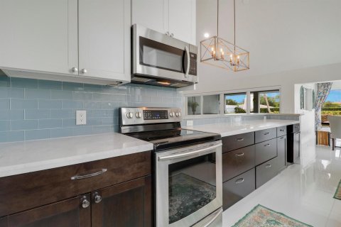 House in West Palm Beach, Florida 3 bedrooms, 203.73 sq.m. № 2186529 - photo 17