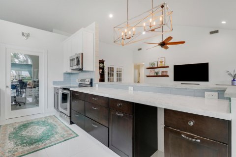 House in West Palm Beach, Florida 3 bedrooms, 203.73 sq.m. № 2186529 - photo 18