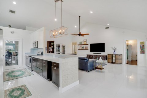 House in West Palm Beach, Florida 3 bedrooms, 203.73 sq.m. № 2186529 - photo 12