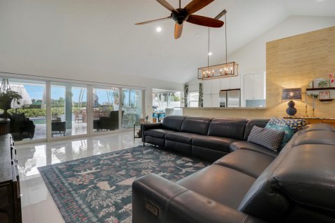 House in West Palm Beach, Florida 3 bedrooms, 203.73 sq.m. № 2186529 - photo 10