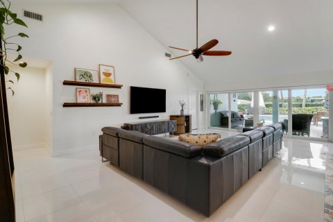 House in West Palm Beach, Florida 3 bedrooms, 203.73 sq.m. № 2186529 - photo 9