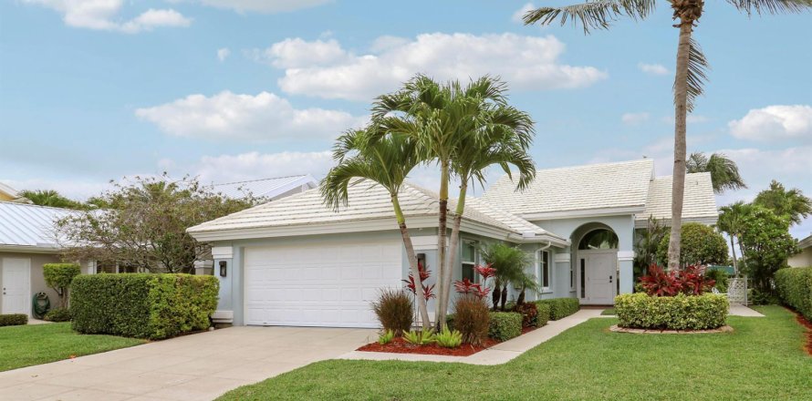 House in West Palm Beach, Florida 3 bedrooms, 203.73 sq.m. № 2186529