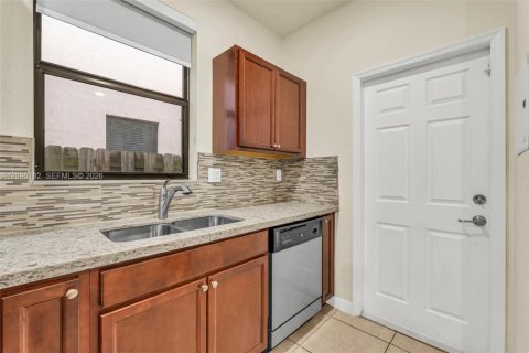 Villa ou maison à louer à Homestead, Floride: 4 chambres, 280.75 m2 № 2386970 - photo 19