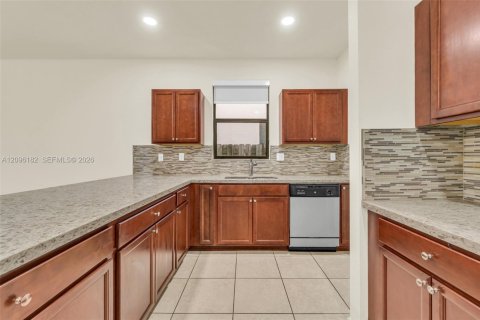 Villa ou maison à louer à Homestead, Floride: 4 chambres, 280.75 m2 № 2386970 - photo 18