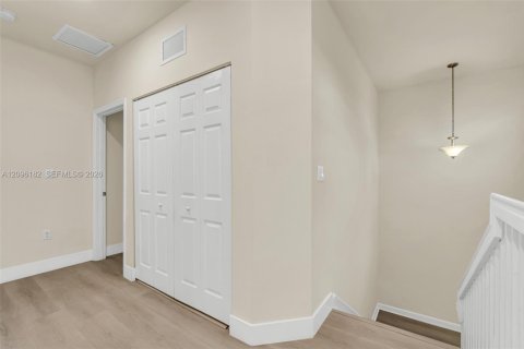 Villa ou maison à louer à Homestead, Floride: 4 chambres, 280.75 m2 № 2386970 - photo 22