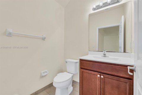 Villa ou maison à louer à Homestead, Floride: 4 chambres, 280.75 m2 № 2386970 - photo 11