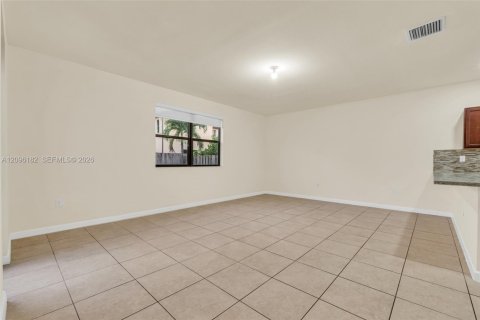 Villa ou maison à louer à Homestead, Floride: 4 chambres, 280.75 m2 № 2386970 - photo 12