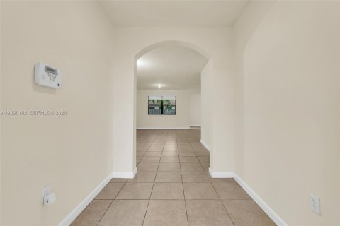 Villa ou maison à louer à Homestead, Floride: 4 chambres, 280.75 m2 № 2386970 - photo 5
