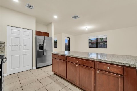 Villa ou maison à louer à Homestead, Floride: 4 chambres, 280.75 m2 № 2386970 - photo 20