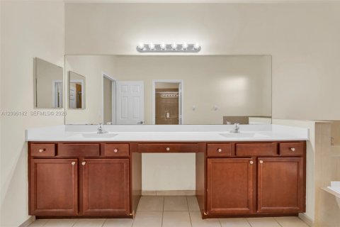 Villa ou maison à louer à Homestead, Floride: 4 chambres, 280.75 m2 № 2386970 - photo 29
