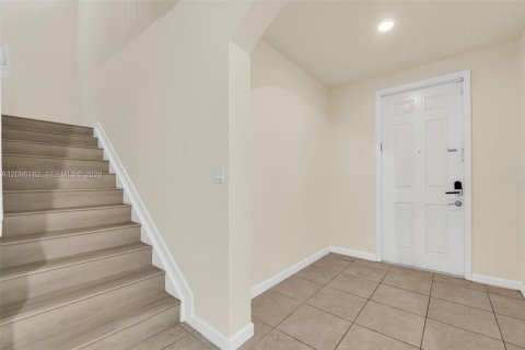 Villa ou maison à louer à Homestead, Floride: 4 chambres, 280.75 m2 № 2386970 - photo 6