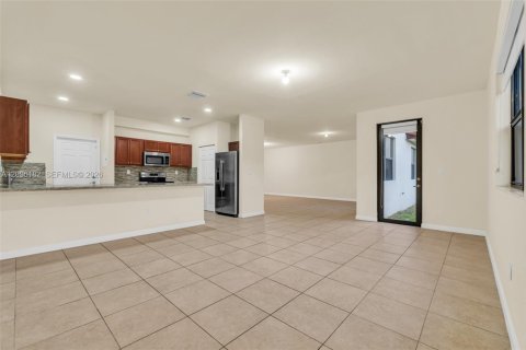 Villa ou maison à louer à Homestead, Floride: 4 chambres, 280.75 m2 № 2386970 - photo 13