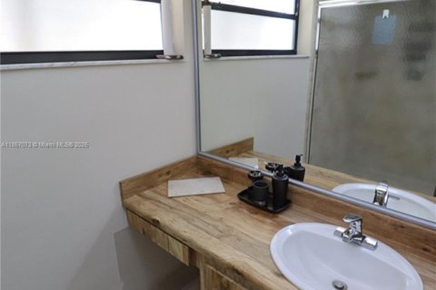 Купить таунхаус в Пемброк-Пайнс, Флорида 2 спальни, 122.45м2, № 2013301 - фото 11