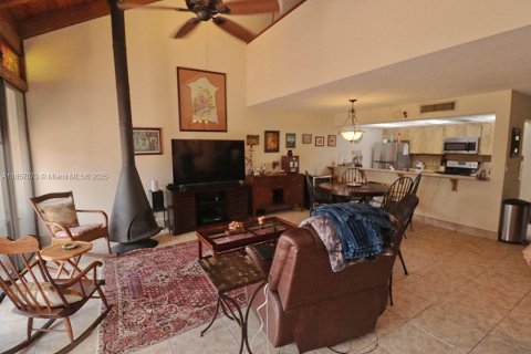 Купить таунхаус в Пемброк-Пайнс, Флорида 2 спальни, 122.45м2, № 2013301 - фото 5