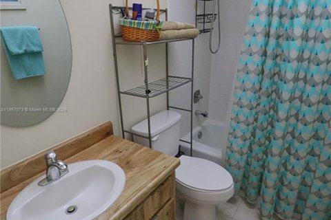 Купить таунхаус в Пемброк-Пайнс, Флорида 2 спальни, 122.45м2, № 2013301 - фото 16