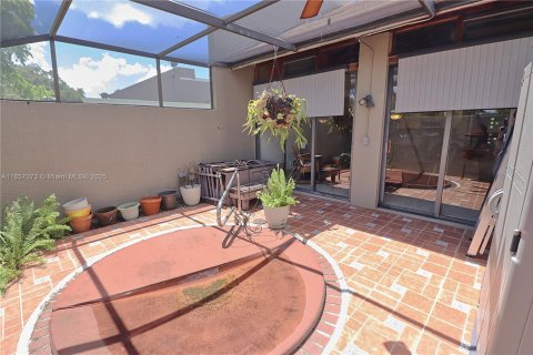 Купить таунхаус в Пемброк-Пайнс, Флорида 2 спальни, 122.45м2, № 2013301 - фото 18