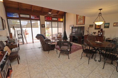 Купить таунхаус в Пемброк-Пайнс, Флорида 2 спальни, 122.45м2, № 2013301 - фото 6