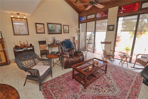 Купить таунхаус в Пемброк-Пайнс, Флорида 2 спальни, 122.45м2, № 2013301 - фото 4