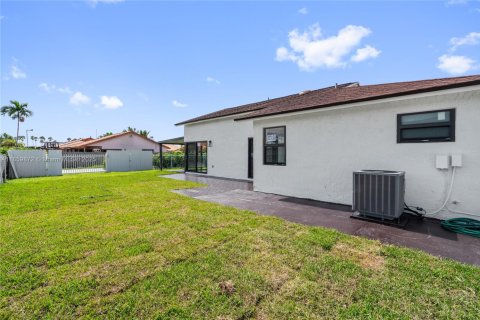 Купить виллу или дом в Майами, Флорида 3 спальни, 161.28м2, № 1889911 - фото 11