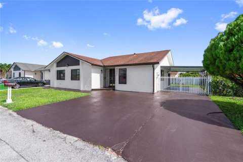Купить виллу или дом в Майами, Флорида 3 спальни, 161.28м2, № 1889911 - фото 4