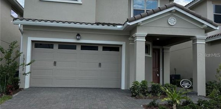 House in Orlando, Florida 5 bedrooms, 295.43 sq.m. № 2236403