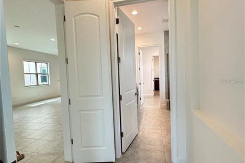 House in Orlando, Florida 5 bedrooms, 295.43 sq.m. № 2236403 - photo 16