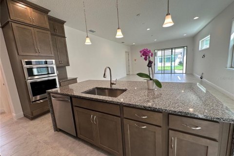 House in Orlando, Florida 5 bedrooms, 295.43 sq.m. № 2236403 - photo 7