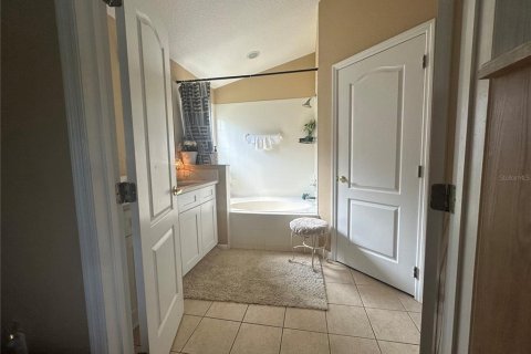 House in Clermont, Florida 4 bedrooms, 155.43 sq.m. № 1788950 - photo 14