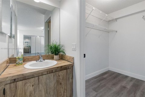 Touwnhouse à louer à Miami, Floride: 3 chambres, 171.96 m2 № 1939163 - photo 21