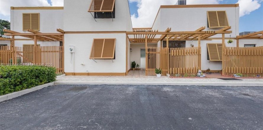 Touwnhouse à Miami, Floride 3 chambres, 171.96 m2 № 1939163