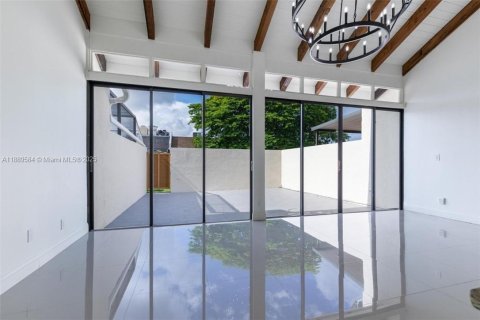 Touwnhouse à louer à Miami, Floride: 3 chambres, 171.96 m2 № 1939163 - photo 15