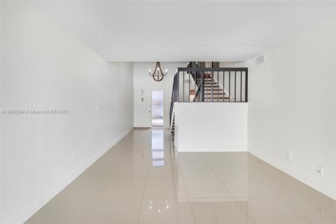 Touwnhouse à louer à Miami, Floride: 3 chambres, 171.96 m2 № 1939163 - photo 7