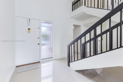 Touwnhouse à louer à Miami, Floride: 3 chambres, 171.96 m2 № 1939163 - photo 8