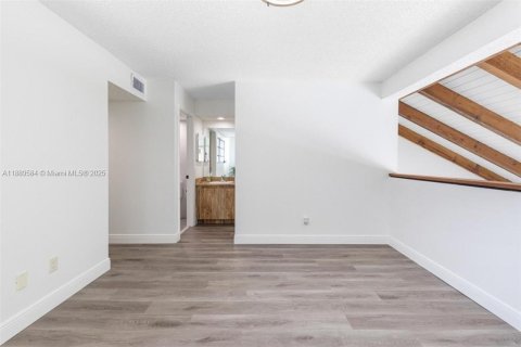 Touwnhouse à louer à Miami, Floride: 3 chambres, 171.96 m2 № 1939163 - photo 23