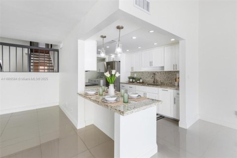 Touwnhouse à louer à Miami, Floride: 3 chambres, 171.96 m2 № 1939163 - photo 5