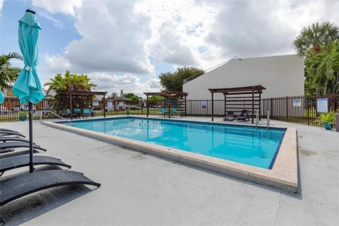 Touwnhouse à louer à Miami, Floride: 3 chambres, 171.96 m2 № 1939163 - photo 12