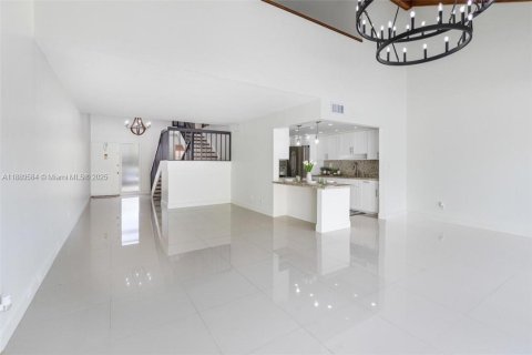 Touwnhouse à louer à Miami, Floride: 3 chambres, 171.96 m2 № 1939163 - photo 6