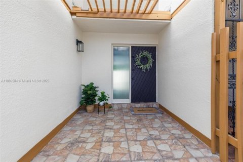 Touwnhouse à louer à Miami, Floride: 3 chambres, 171.96 m2 № 1939163 - photo 3