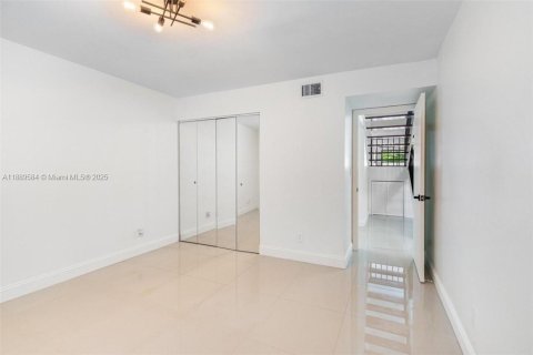 Touwnhouse à louer à Miami, Floride: 3 chambres, 171.96 m2 № 1939163 - photo 27