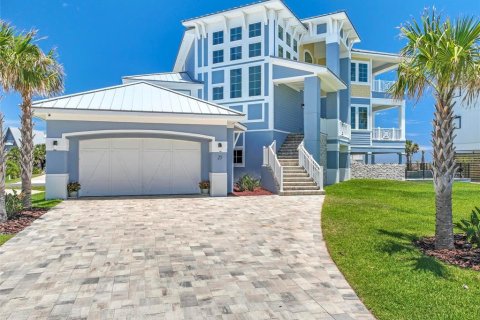 House in Palm Coast, Florida 4 bedrooms, 368.64 sq.m. № 1522277 - photo 1
