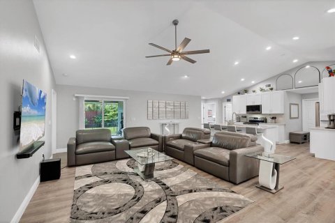 Villa ou maison à vendre à Sarasota, Floride: 4 chambres, 193.33 m2 № 1898621 - photo 2