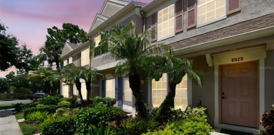 Adosado en Tampa, Florida 2 dormitorios, 110 m2 № 1853334