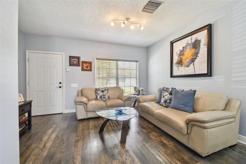 Adosado en venta en Tampa, Florida, 2 dormitorios, 110 m2 № 1853334 - foto 5