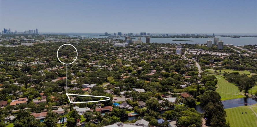 Terrain à Biscayne Park, Floride № 2012751