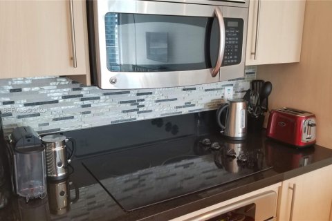 Condo in Miami, Florida, 2 bedrooms  № 2052985 - photo 19