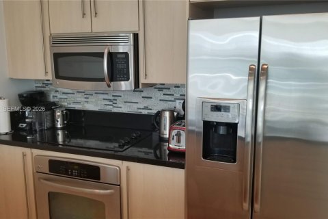 Condo in Miami, Florida, 2 bedrooms  № 2052985 - photo 18